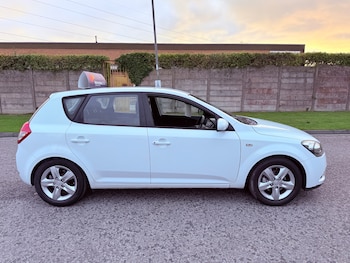 Used Kia Ceed 2010 for sale - 76211670: Photo 2