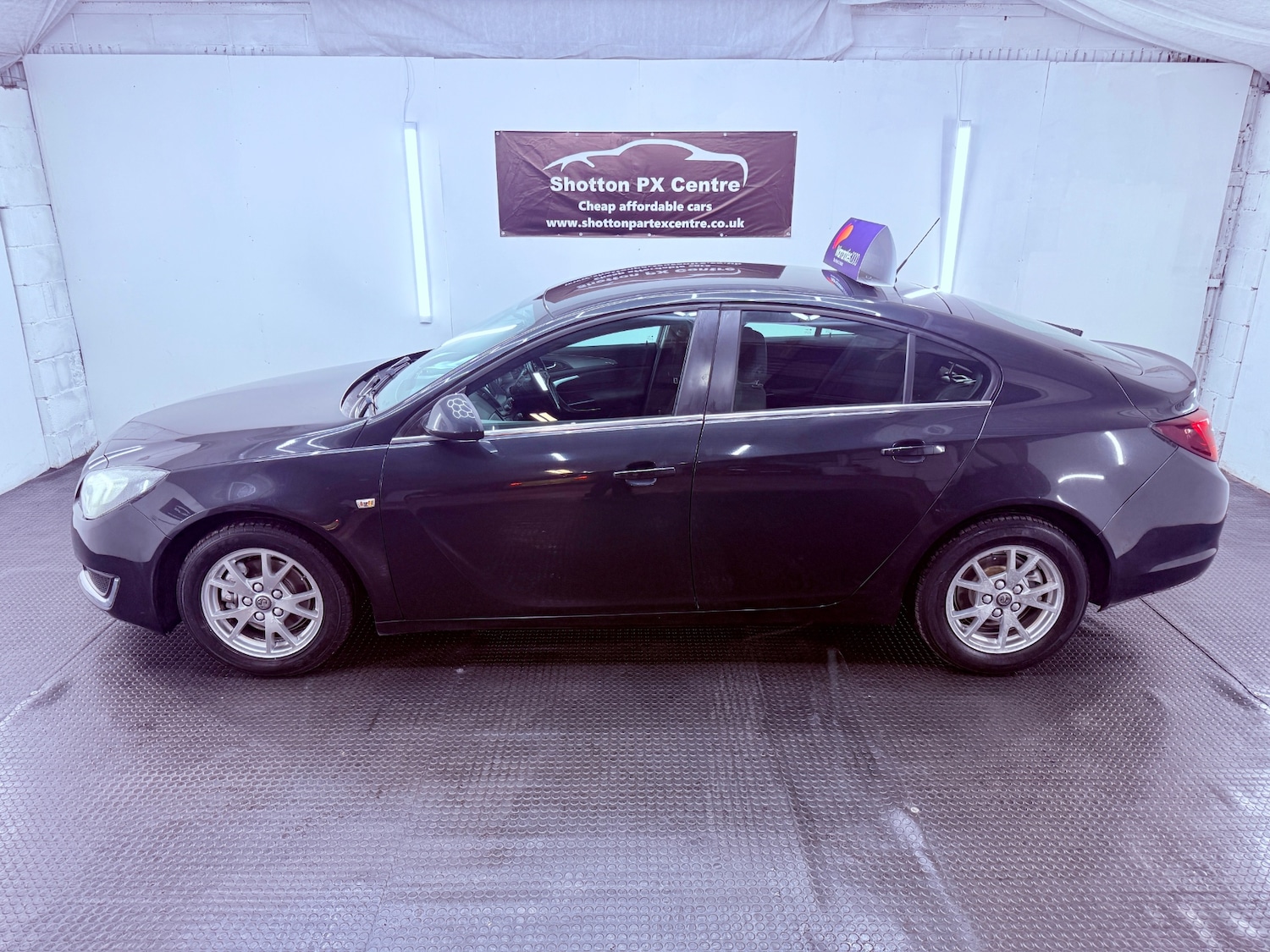 Used Vauxhall Insignia 2013 for sale - 77170989: Photo 2