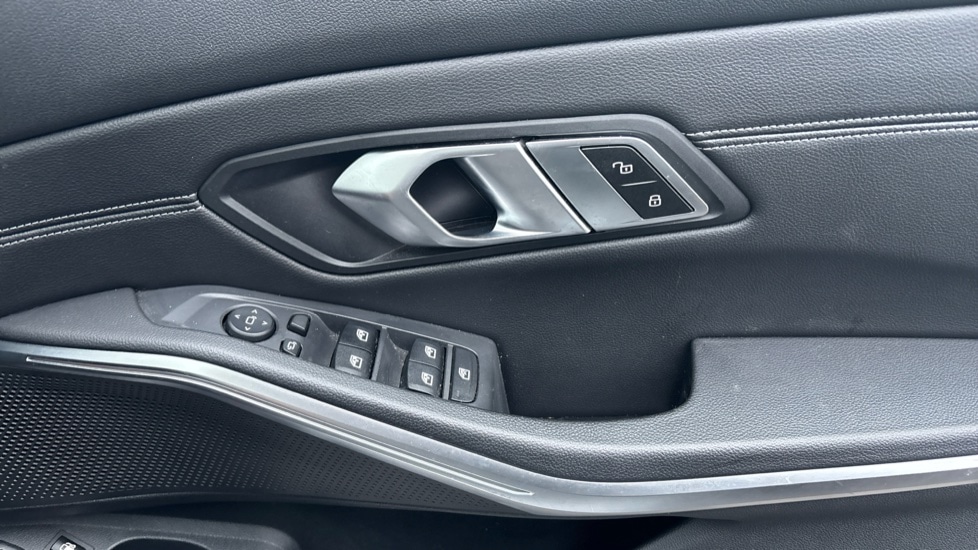 Used BMW 3 Series 2021 for sale - 76873230: Photo 32