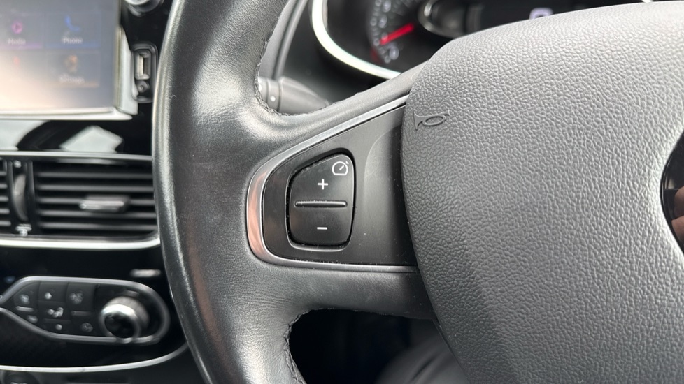 Used Renault Clio 2018 for sale - 76124690: Photo 25