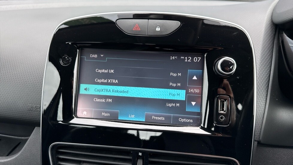 Used Renault Clio 2018 for sale - 76124690: Photo 32