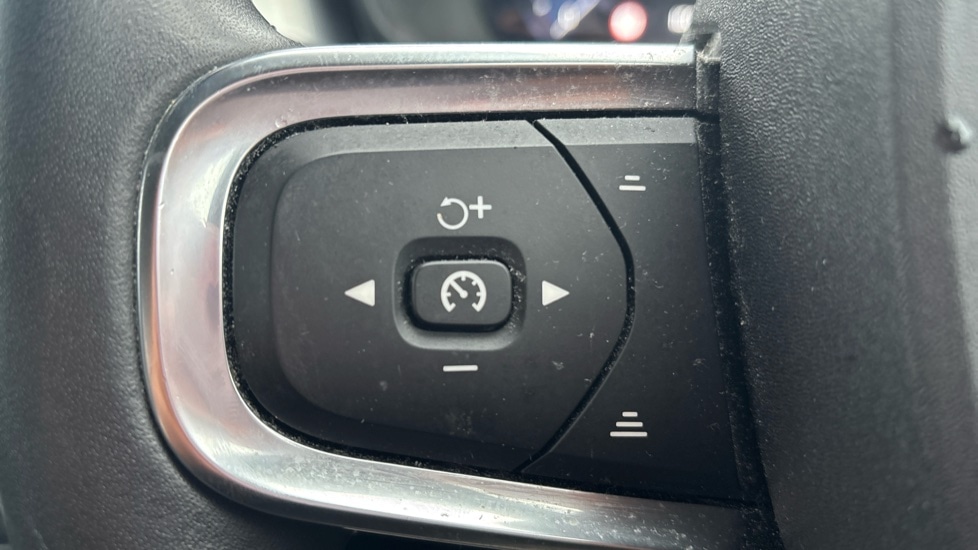 Used Volvo XC40 2020 for sale - 76872229: Photo 24