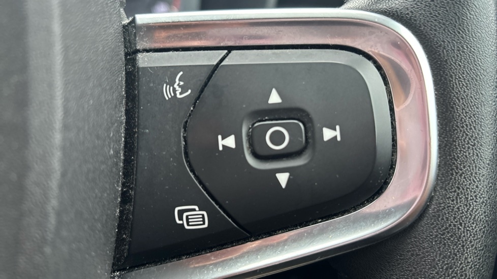 Used Volvo XC40 2020 for sale - 76872229: Photo 25