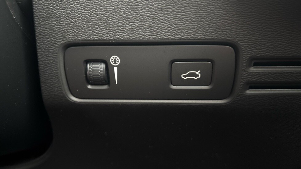 Used Volvo XC40 2020 for sale - 76872229: Photo 42