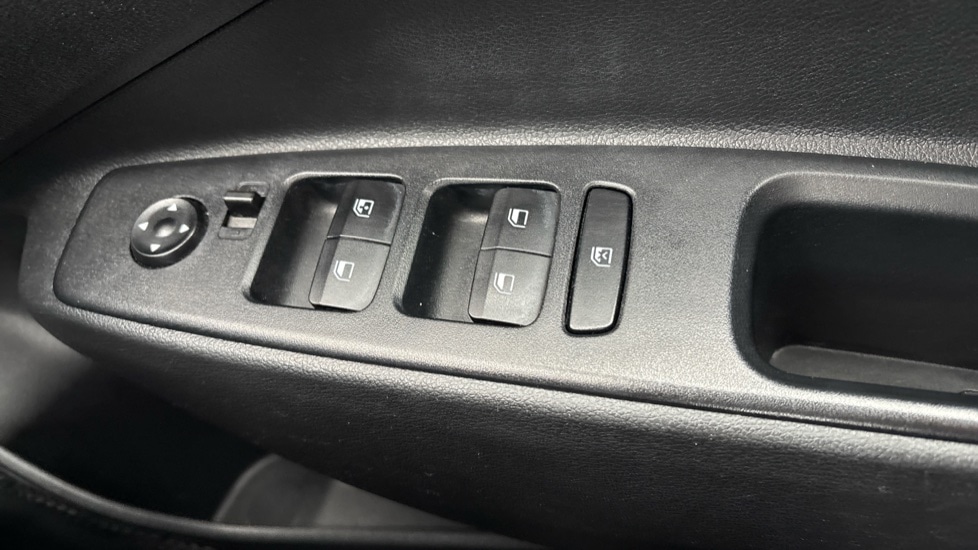 Used Hyundai i10 2022 for sale - 76130773: Photo 30