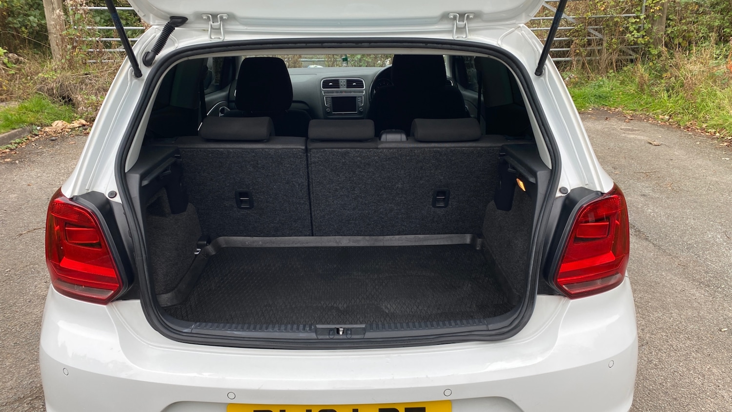 Used Volkswagen Polo 2016 for sale - 76102832: Photo 9