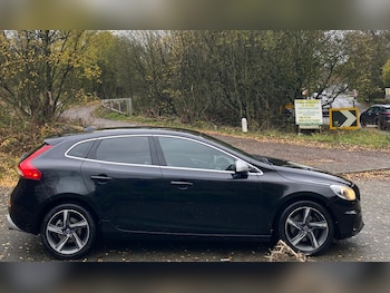 Used Volvo V40 2014 for sale - 76544383: Photo