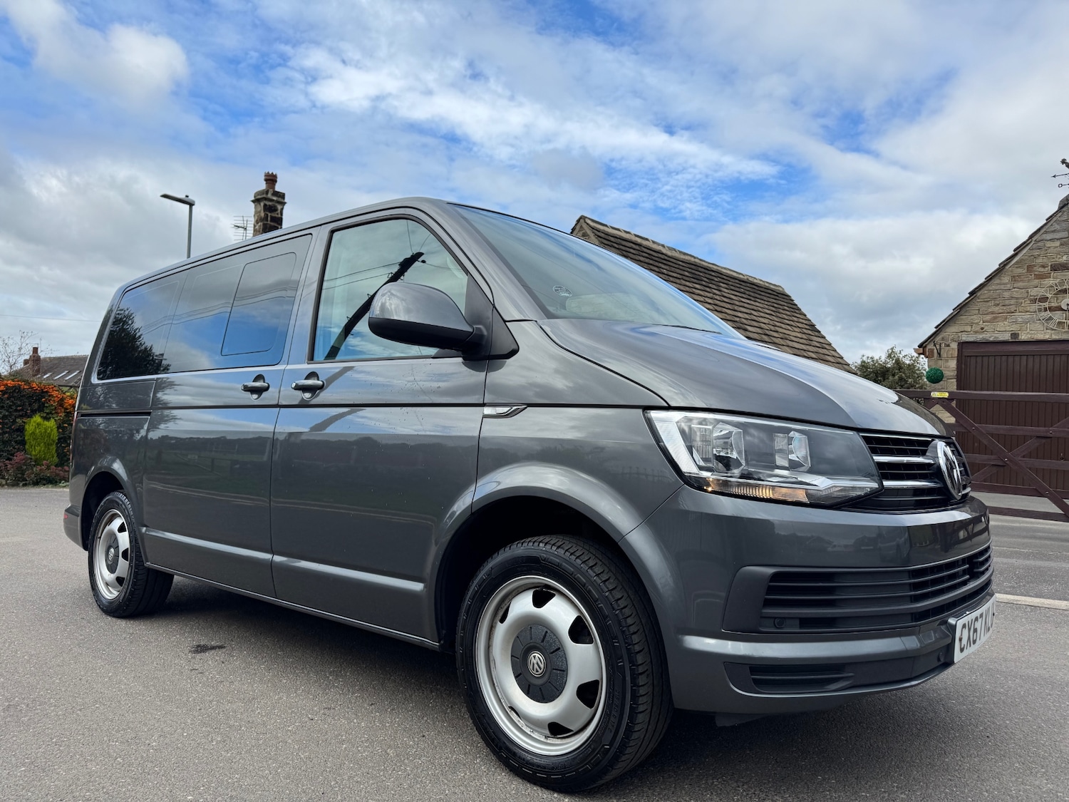 Used Volkswagen Transporter Shuttle 2017 for sale - 76206722: Photo 1
