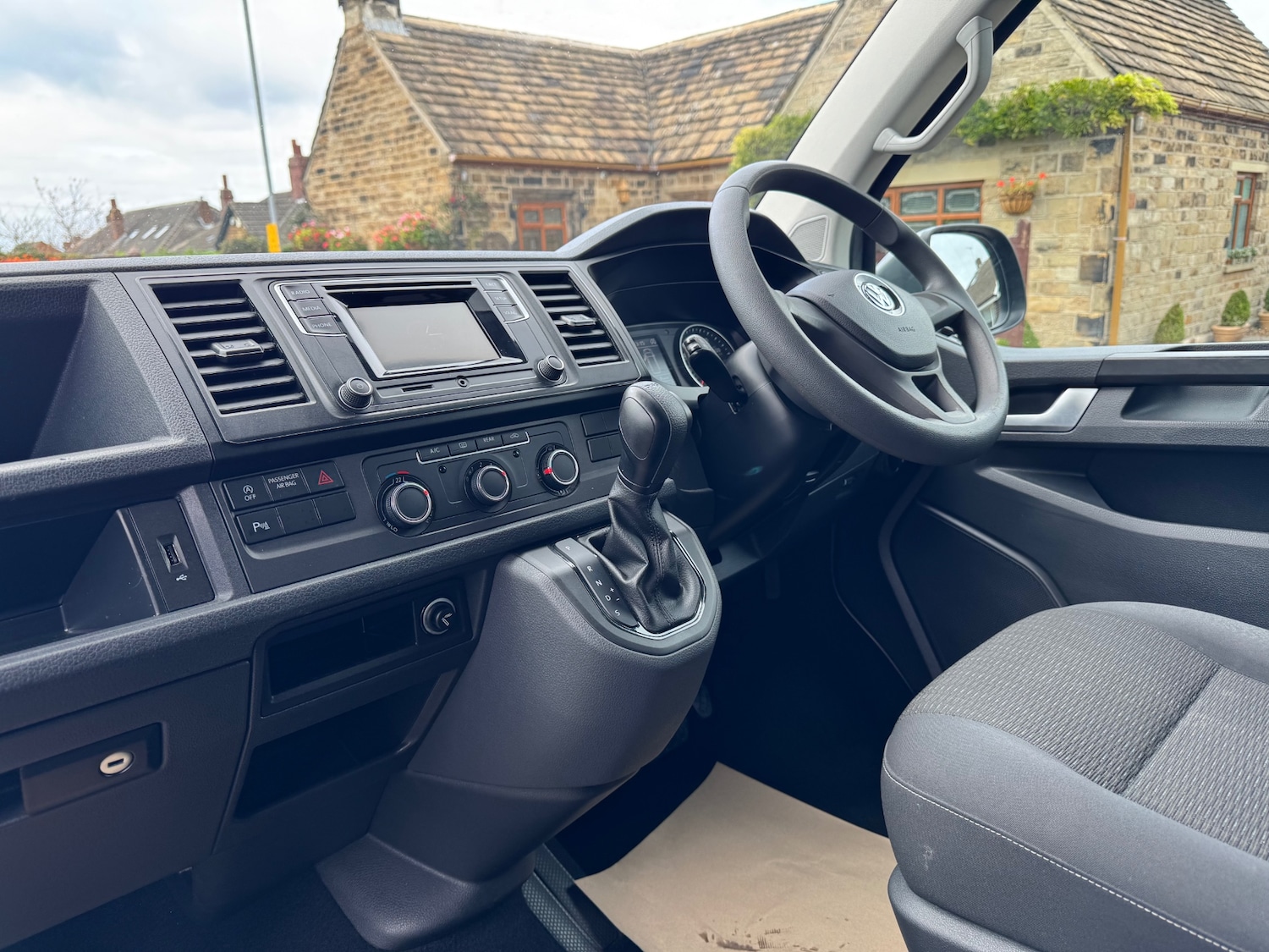 Used Volkswagen Transporter Shuttle 2017 for sale - 76206722: Photo 11