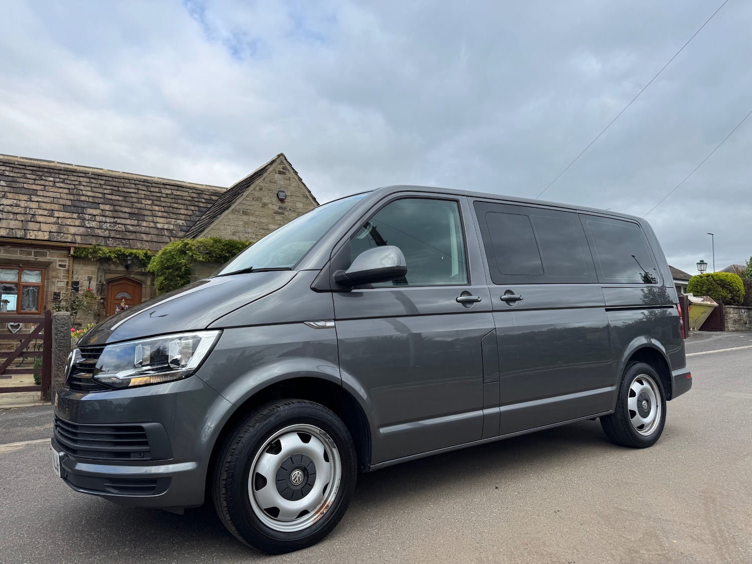 Used Volkswagen Transporter Shuttle 2017 for sale - 76206722: Photo 2