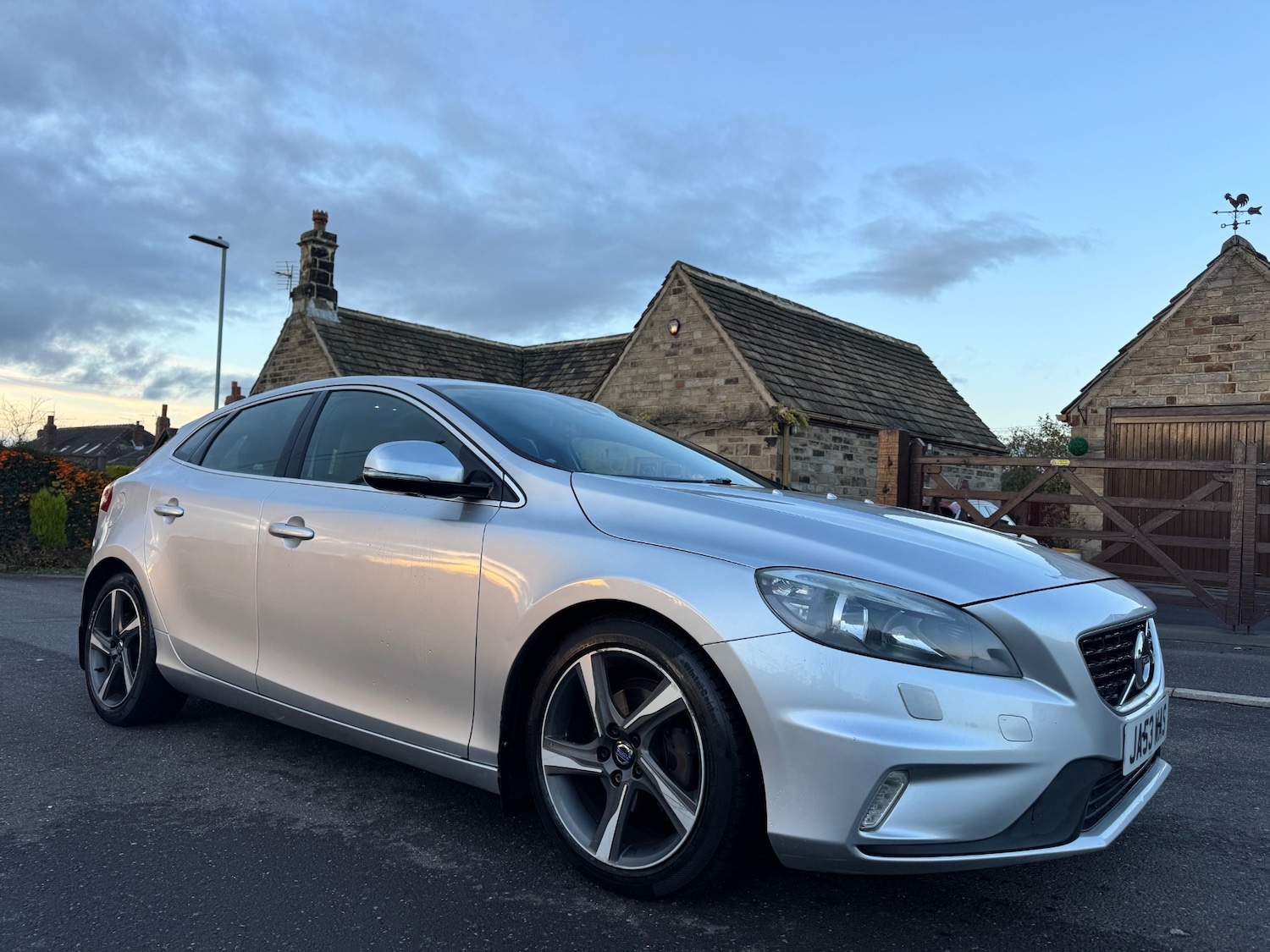 Used Volvo V40 2013 for sale - 76758790: Photo 2