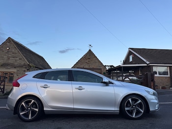 Used Volvo V40 2013 for sale - 76758790: Photo