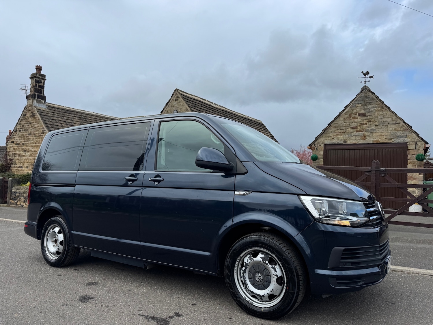 Used Volkswagen Transporter Shuttle 2017 for sale - 78031917: Photo 1