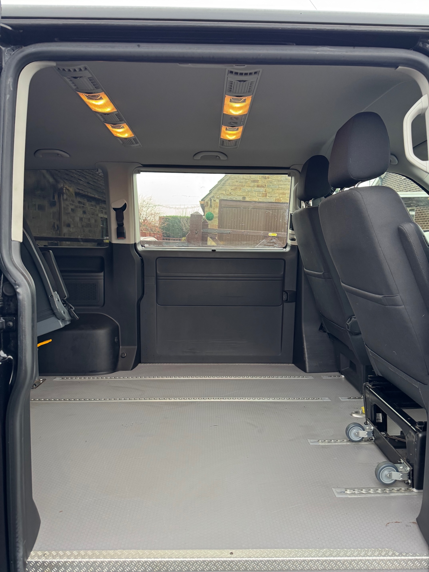 Used Volkswagen Transporter Shuttle 2018 for sale - 77025568: Photo 11