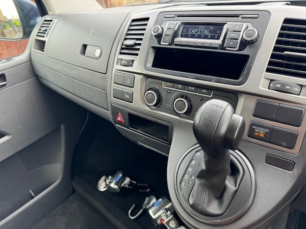 Used Volkswagen Transporter Shuttle 2015 for sale - 75358522: Photo 2
