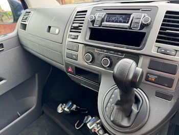 Used Volkswagen Transporter Shuttle 2015 for sale - 75358522: Photo
