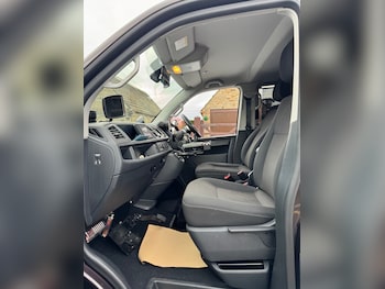 Used Volkswagen Transporter Shuttle 2018 for sale - 78031906: Photo