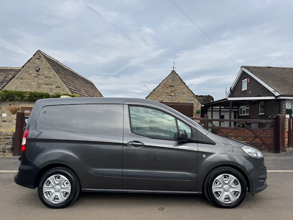 Used Ford Transit Courier 2017 for sale - 76146825: Photo 2