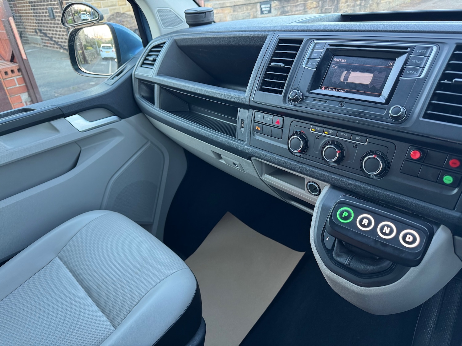 Used Volkswagen Transporter Shuttle 2017 for sale - 78125081: Photo 12