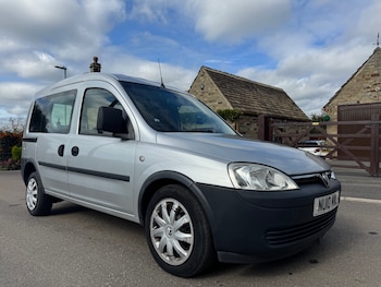 Vauxhall - Combo Tour