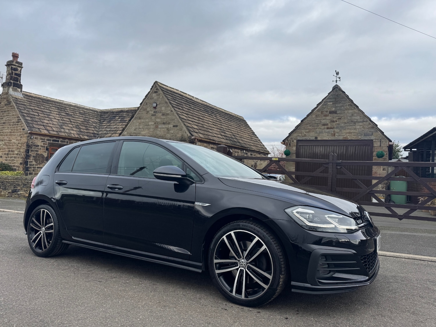 Used Volkswagen Golf 2018 for sale - 77675442: Photo 1