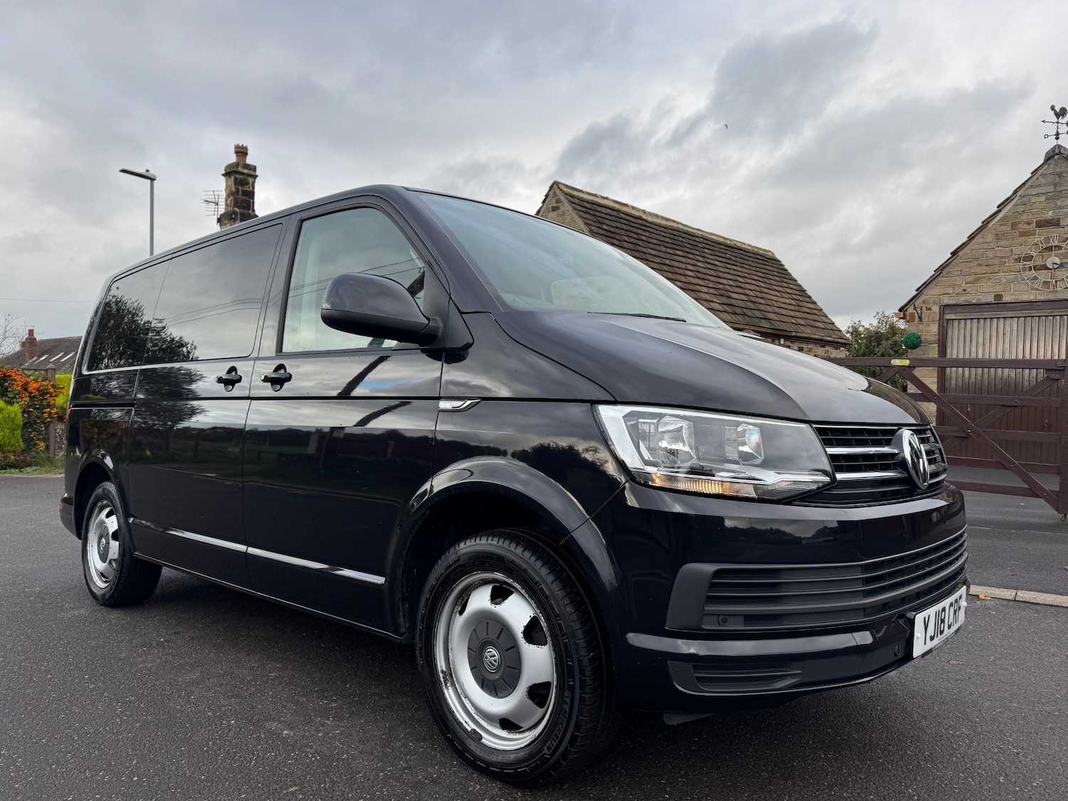 Used Volkswagen Transporter Shuttle 2018 for sale - 76355993: Photo 1