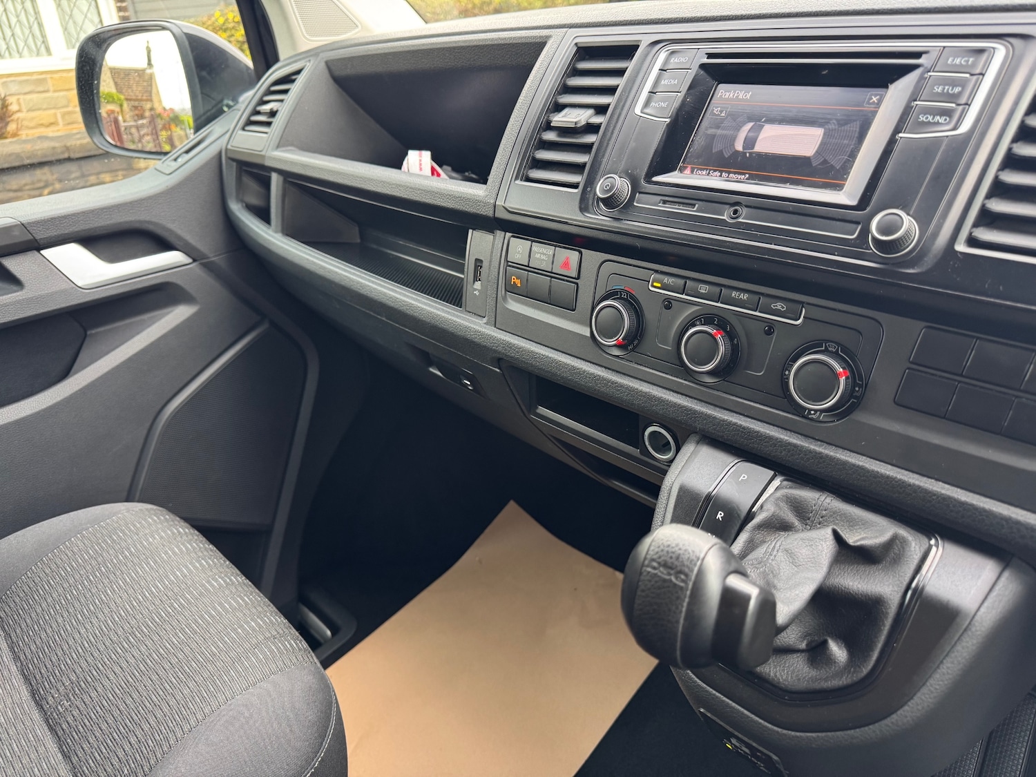 Used Volkswagen Transporter Shuttle 2018 for sale - 76355993: Photo 11