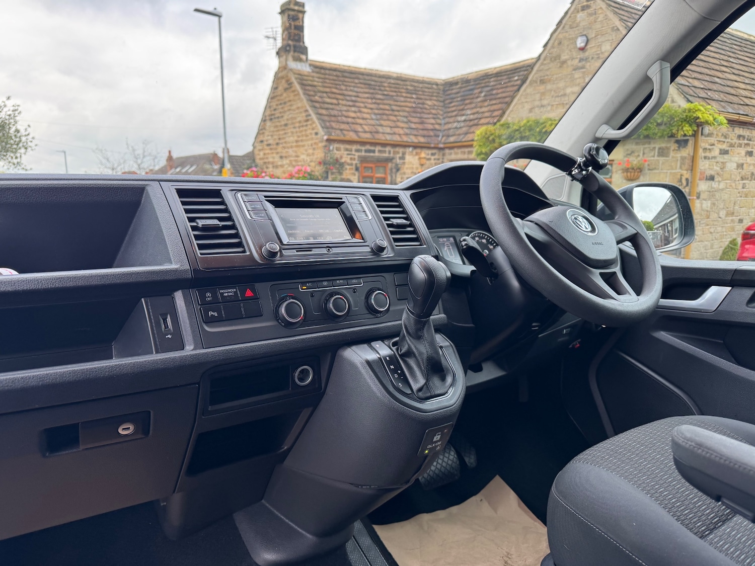 Used Volkswagen Transporter Shuttle 2018 for sale - 76355993: Photo 9