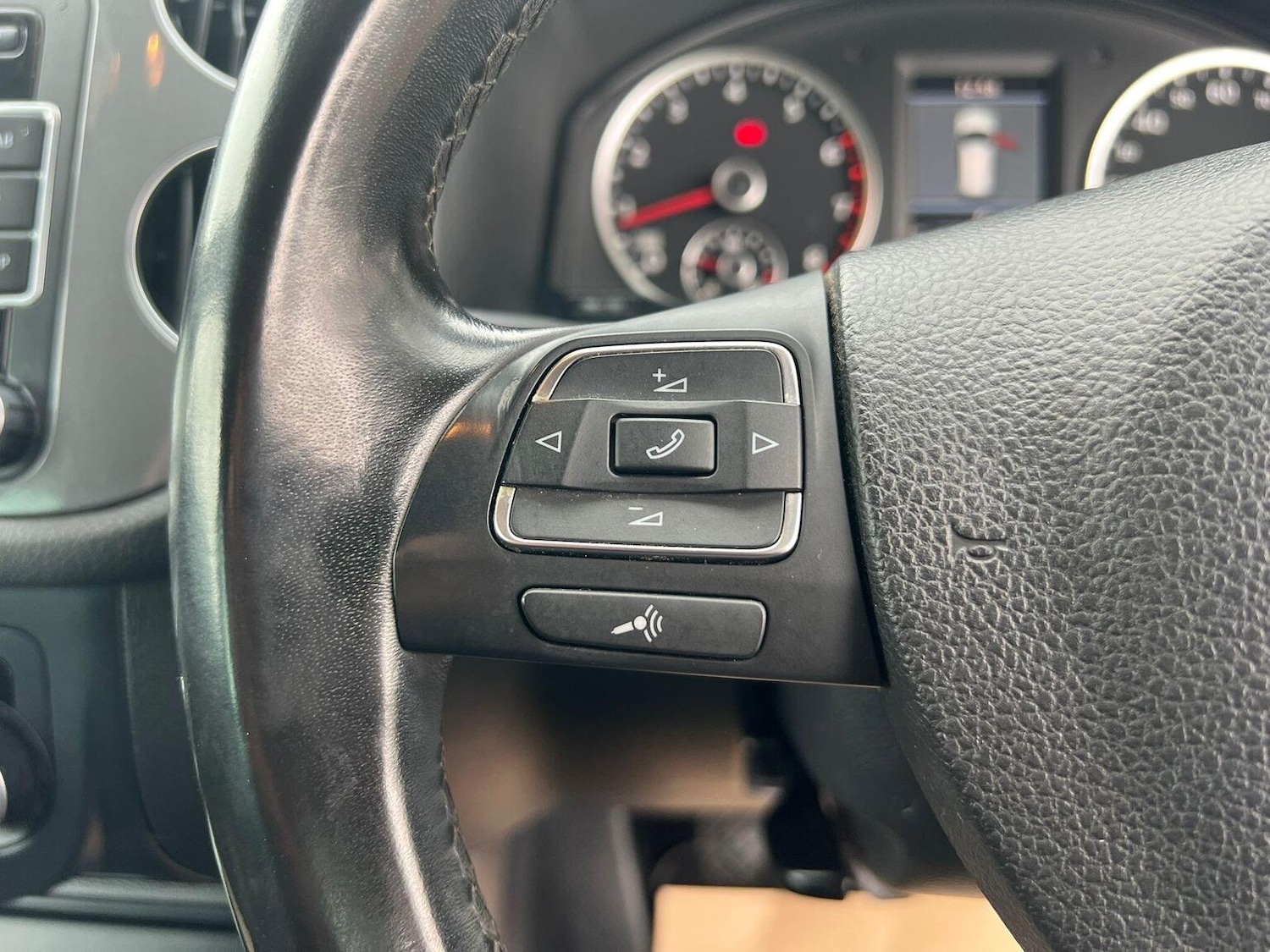 Used Volkswagen Tiguan 2013 for sale - 77385234: Photo 35