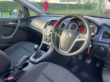 Used Vauxhall Astra 2015 for sale - 77845003: Photo