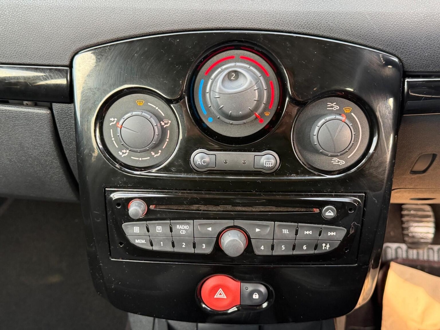 Used Renault Clio 2012 for sale - 77225223: Photo 20