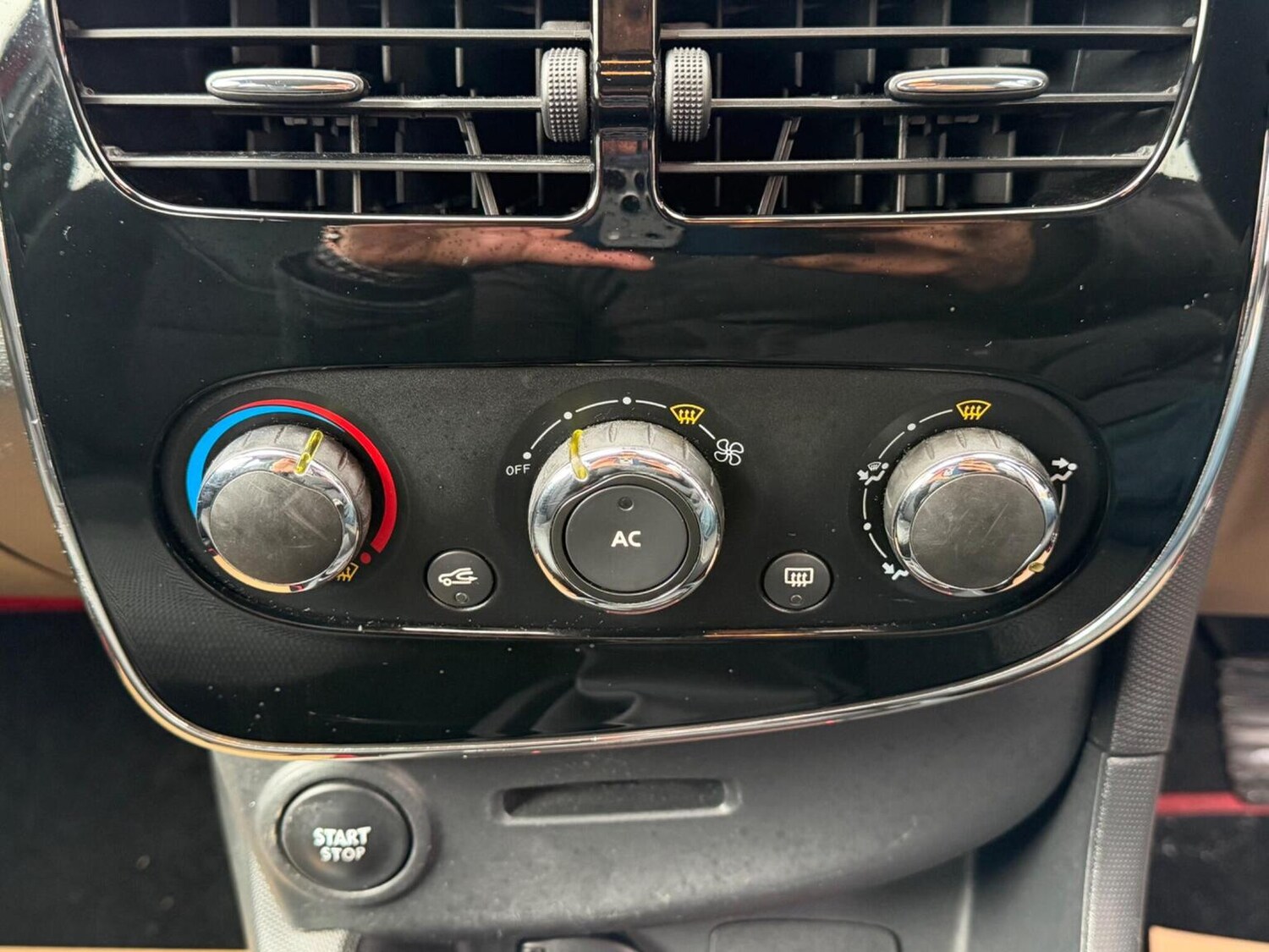 Used Renault Clio 2014 for sale - 77548247: Photo 33