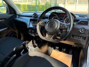 Used Suzuki Swift 2021 for sale - 78920807: Photo