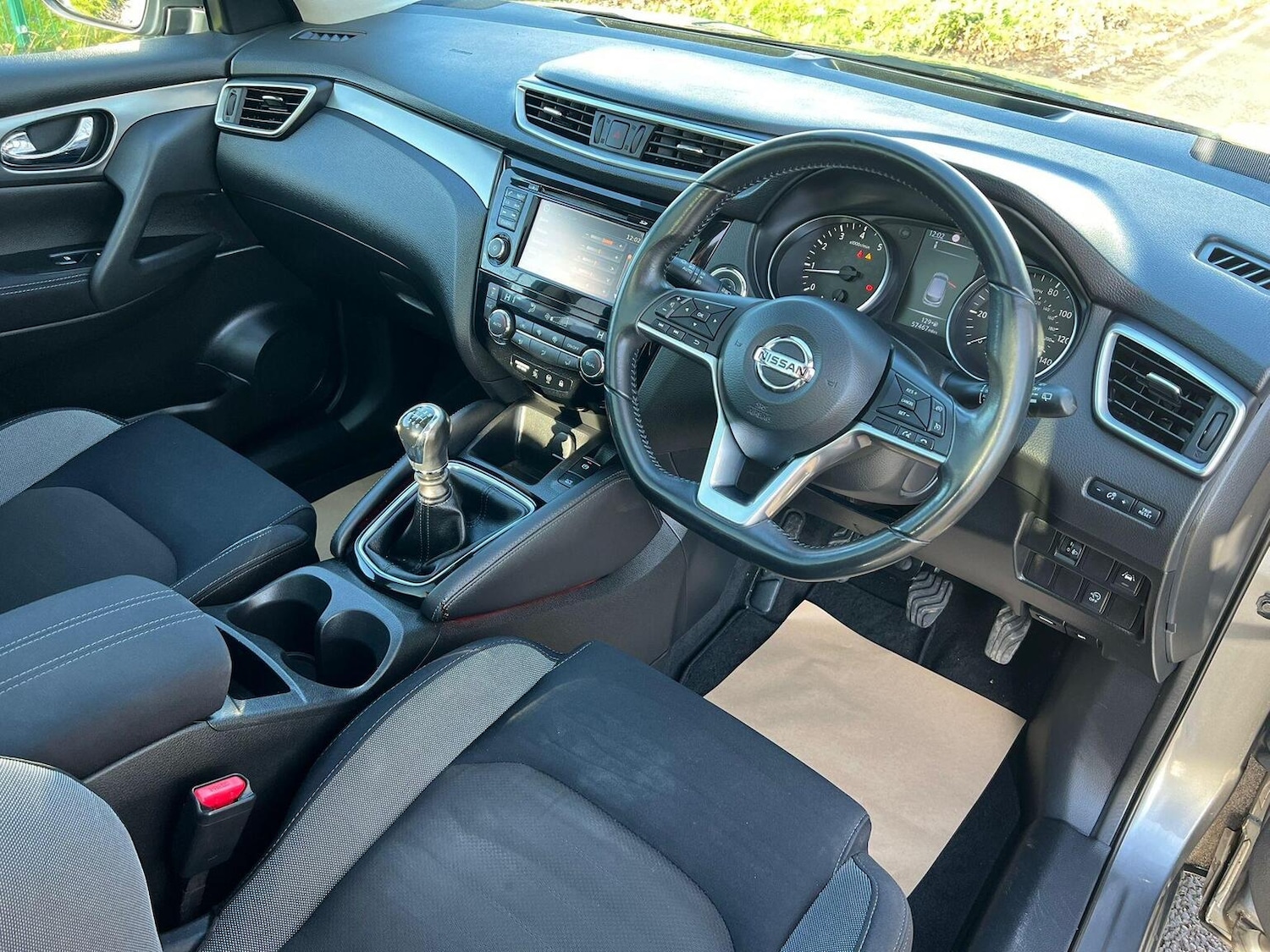 Used Nissan Qashqai 2017 for sale - 77011796: Photo 2