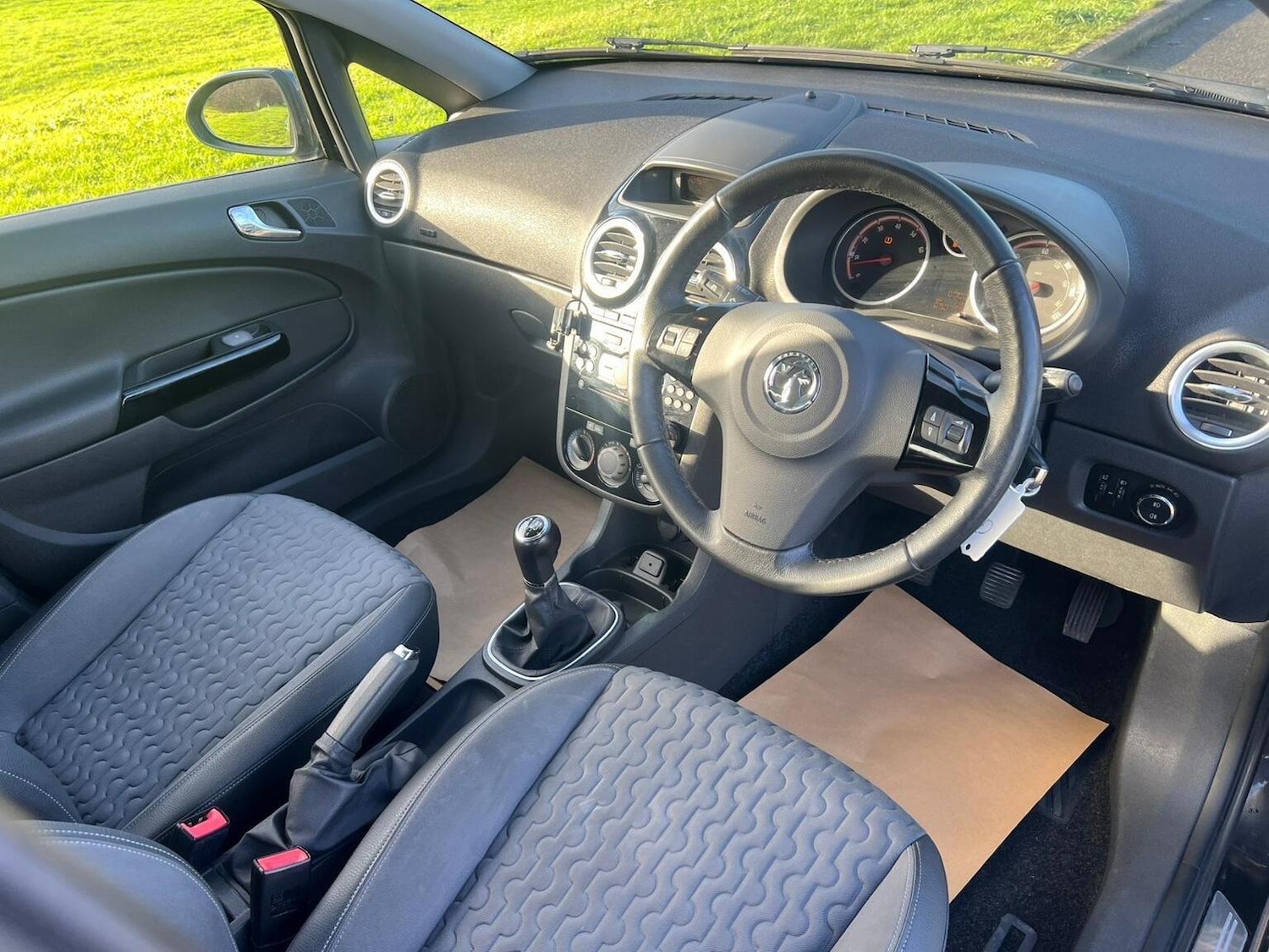 Used Vauxhall Corsa 2014 for sale - 77011781: Photo 2