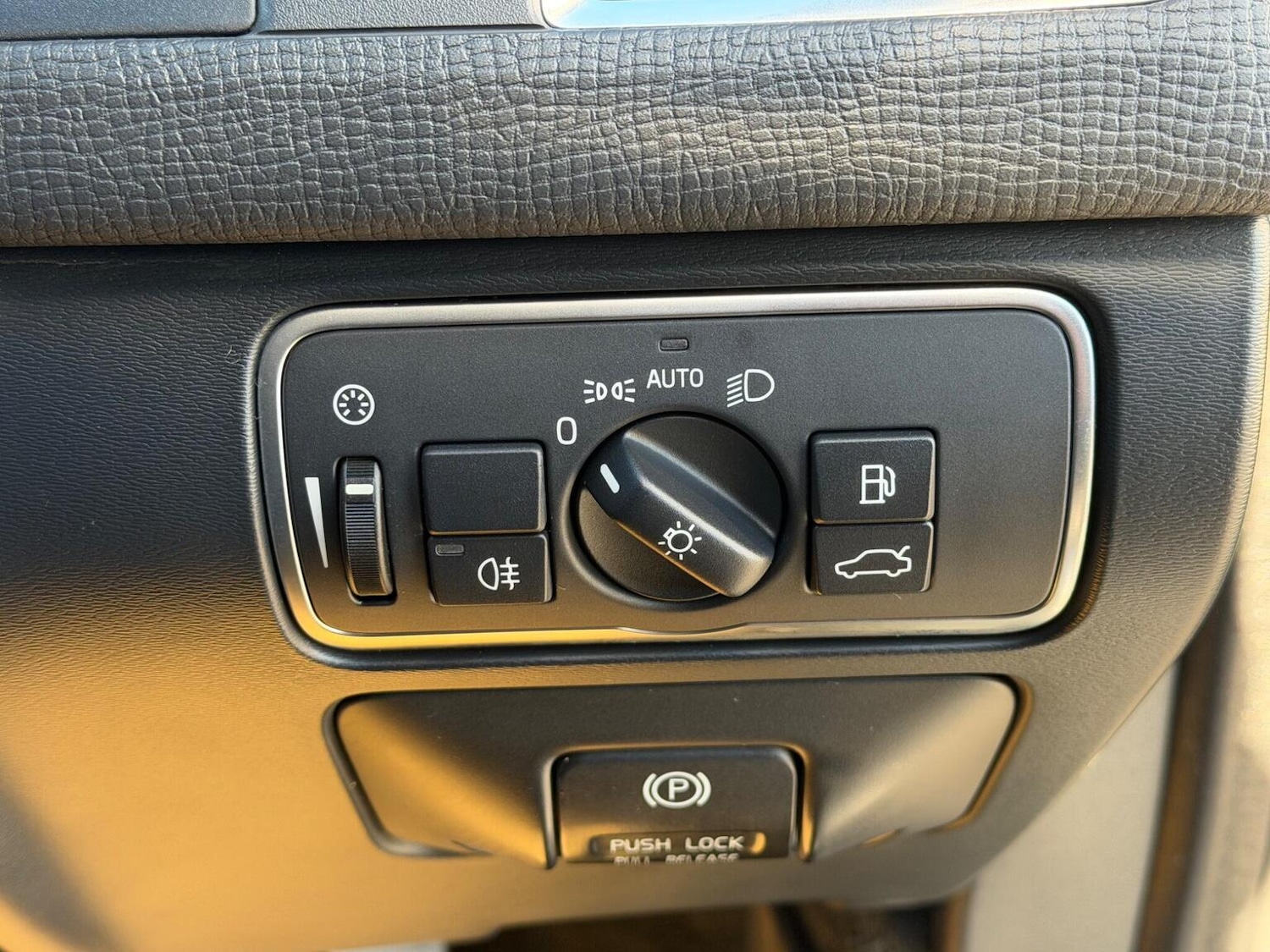 Used Volvo XC60 2014 for sale - 77385238: Photo 37