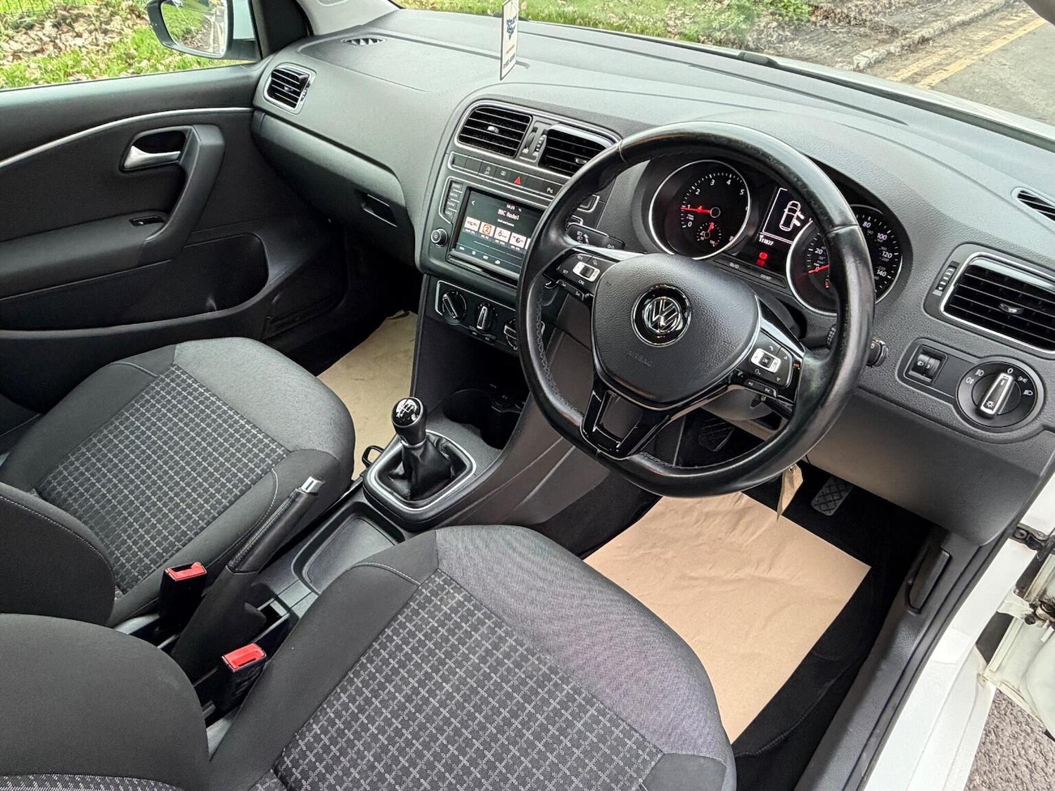 Used Volkswagen Polo 2017 for sale - 77077135: Photo 2