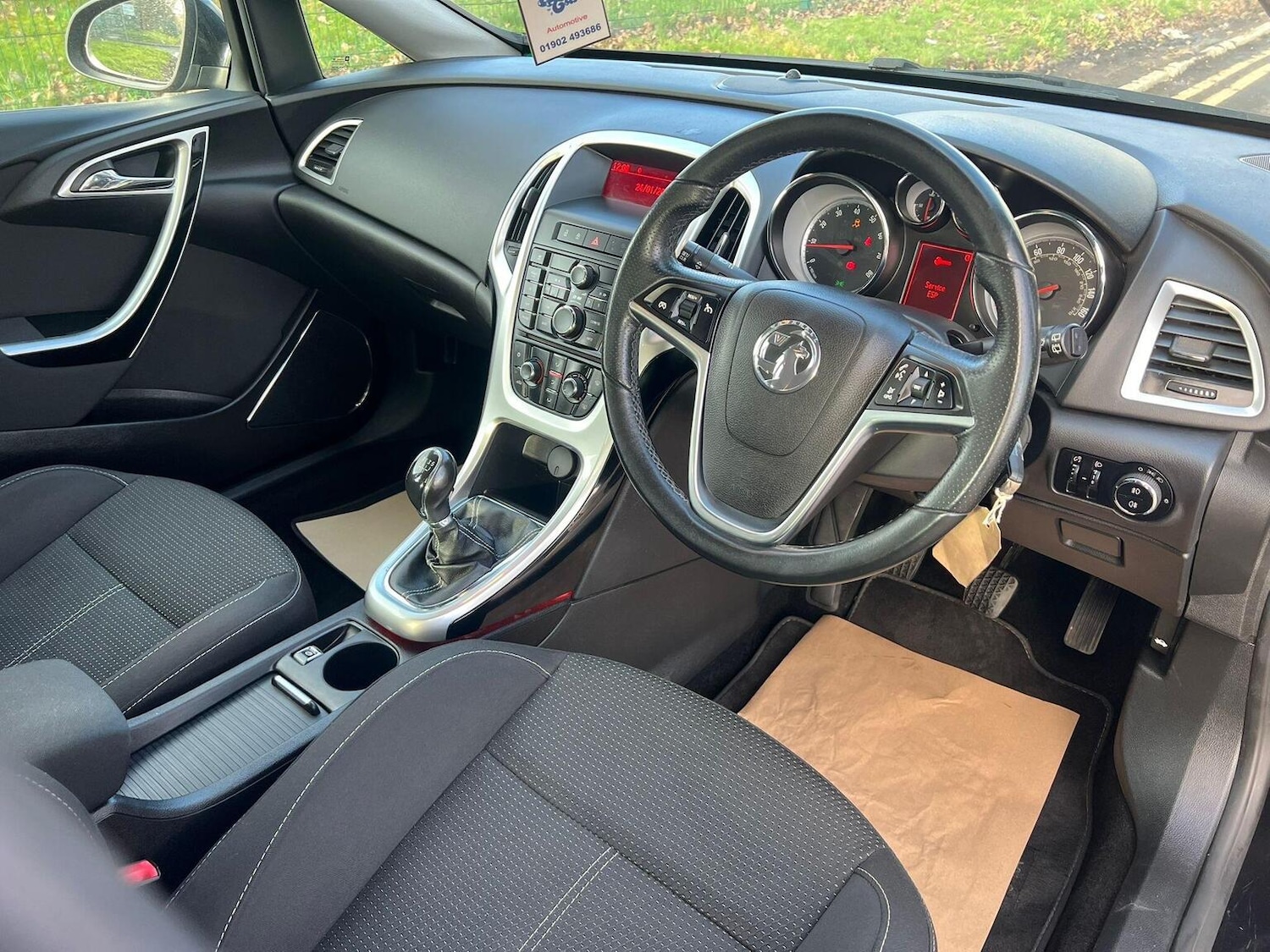 Used Vauxhall Astra 2011 for sale - 77318335: Photo 2