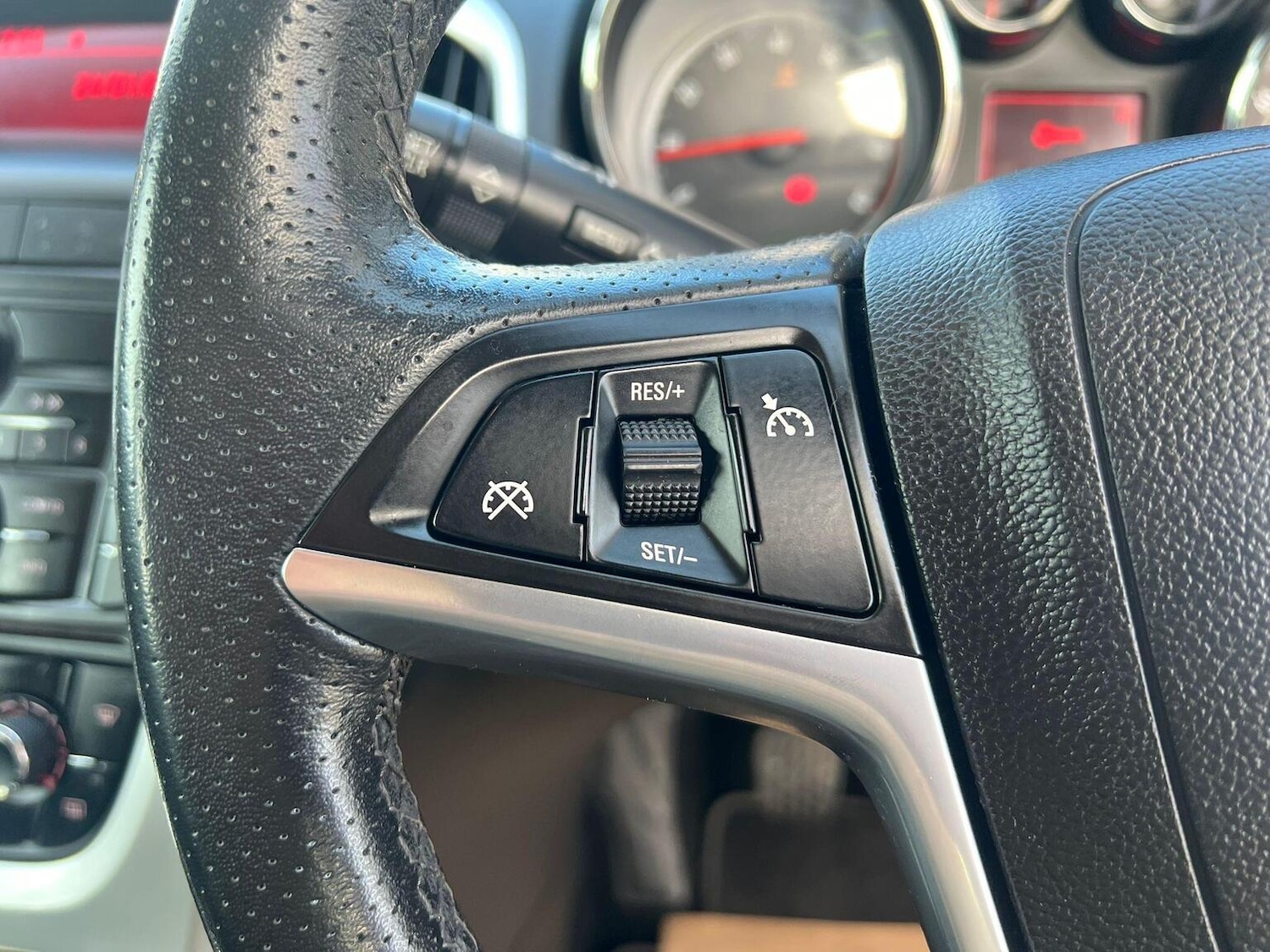 Used Vauxhall Astra 2011 for sale - 77318335: Photo 25