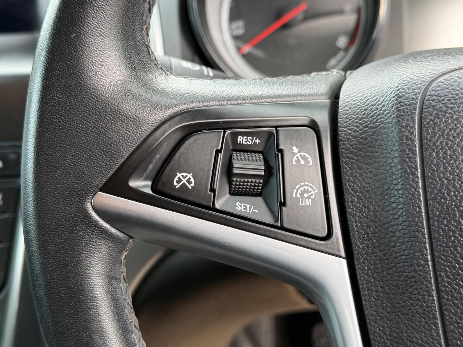 Used Vauxhall Astra 2014 for sale - 77830149: Photo 31