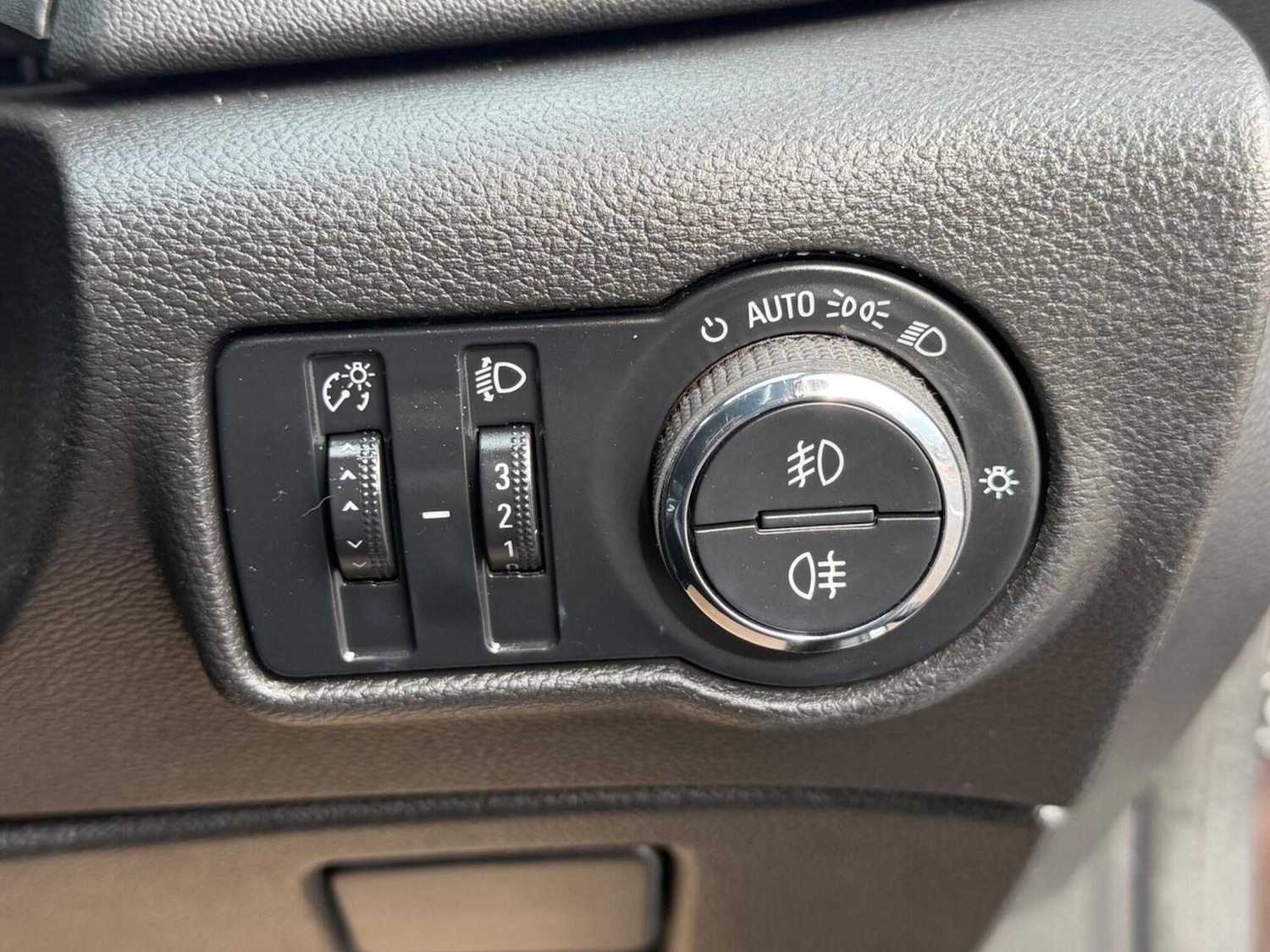 Used Vauxhall Astra 2014 for sale - 77830149: Photo 37