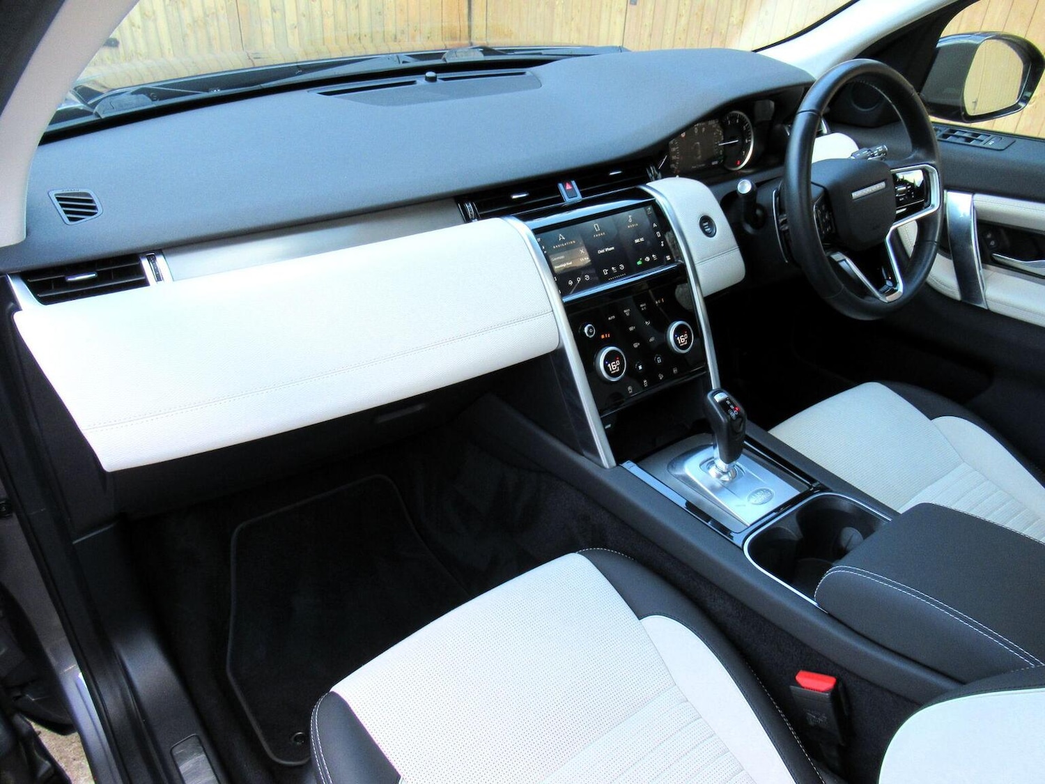 Used Land Rover Discovery Sport 2022 for sale - 76986760: Photo 15