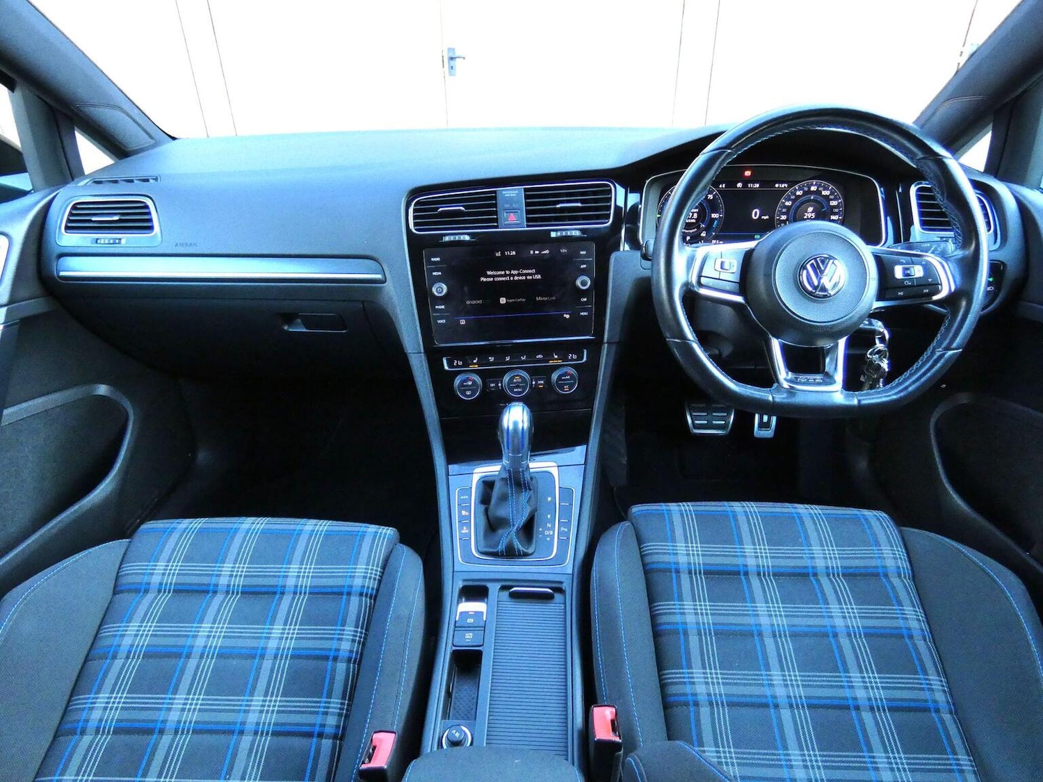 Used Volkswagen Golf 2018 for sale - 77103511: Photo 3