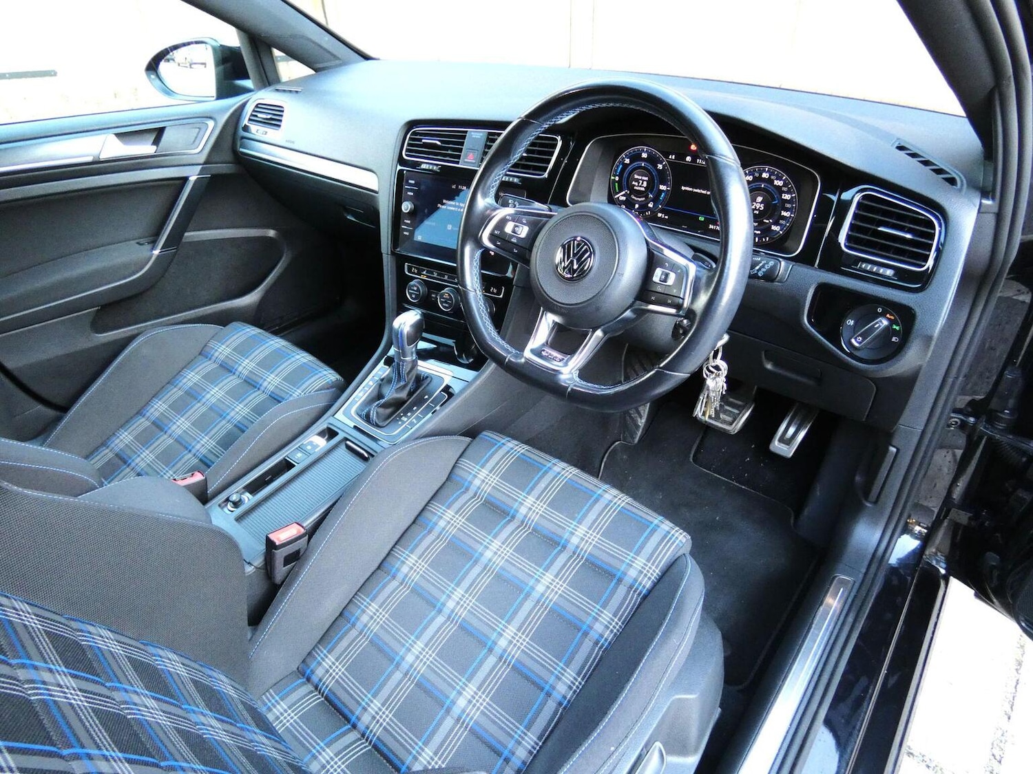 Used Volkswagen Golf 2018 for sale - 77103511: Photo 9