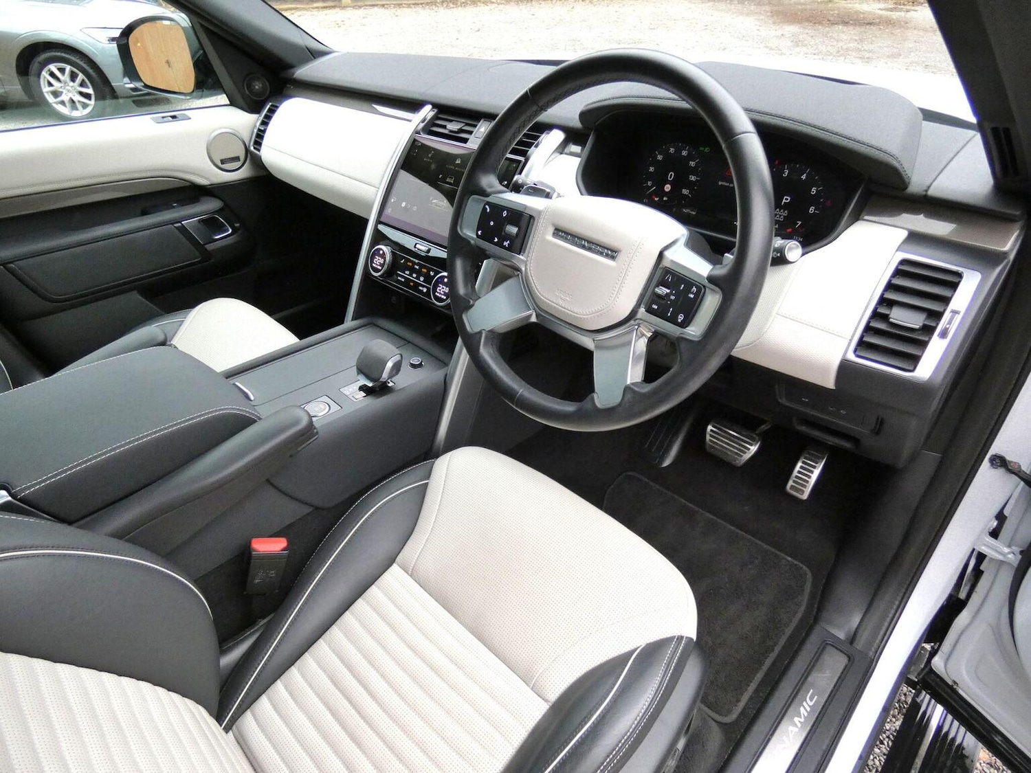 Used Land Rover Discovery 2023 for sale - 77093940: Photo 10