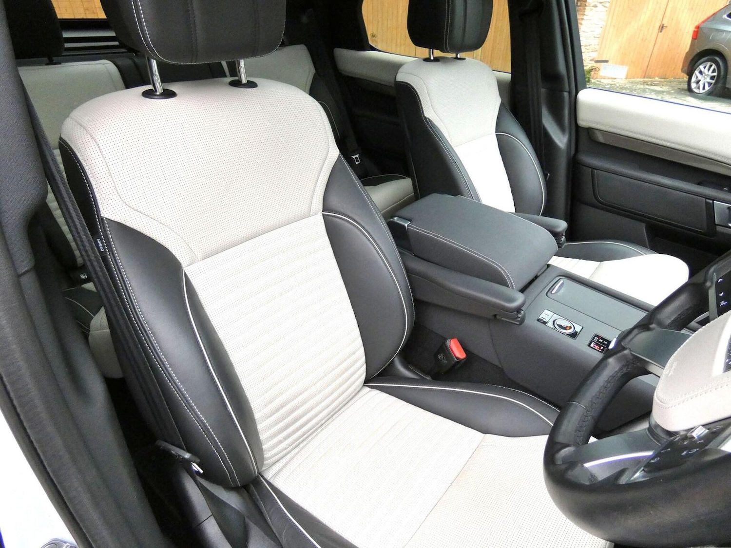 Used Land Rover Discovery 2023 for sale - 77093940: Photo 12