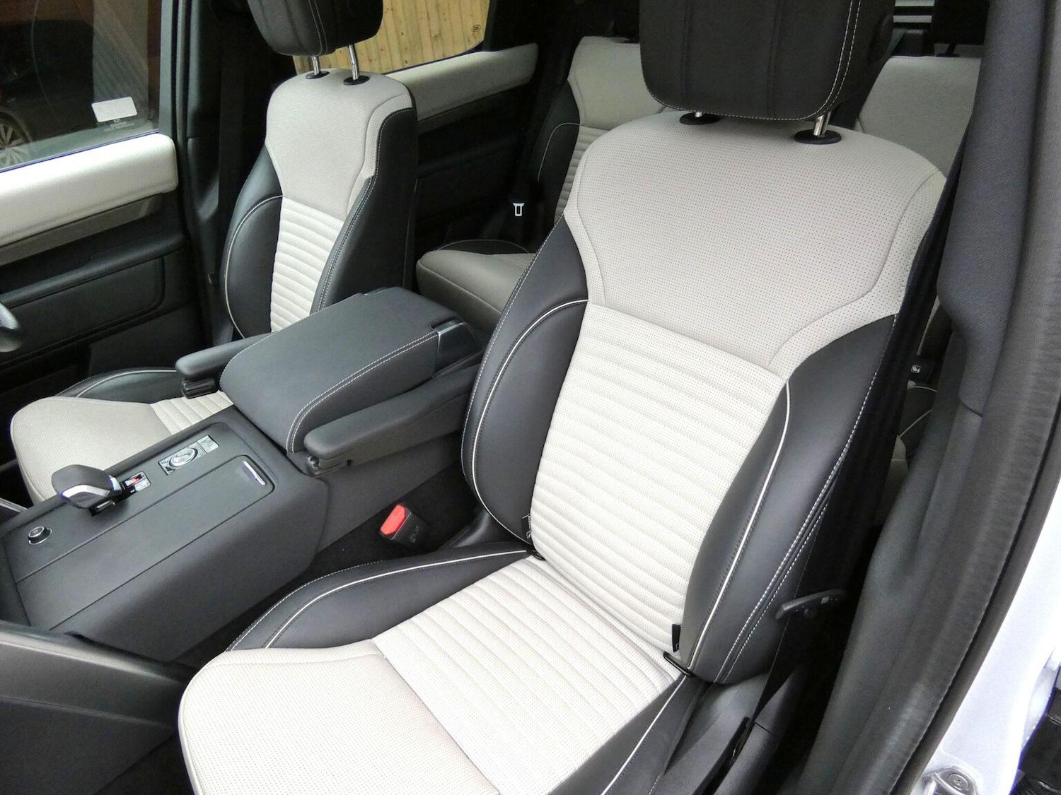 Used Land Rover Discovery 2023 for sale - 77093940: Photo 13