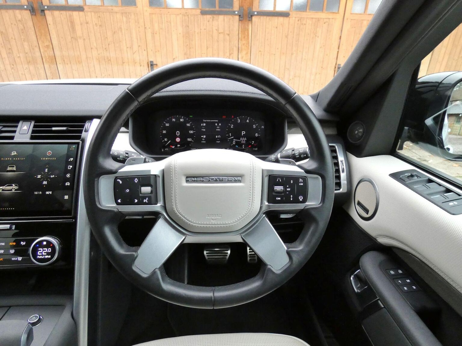 Used Land Rover Discovery 2023 for sale - 77093940: Photo 16