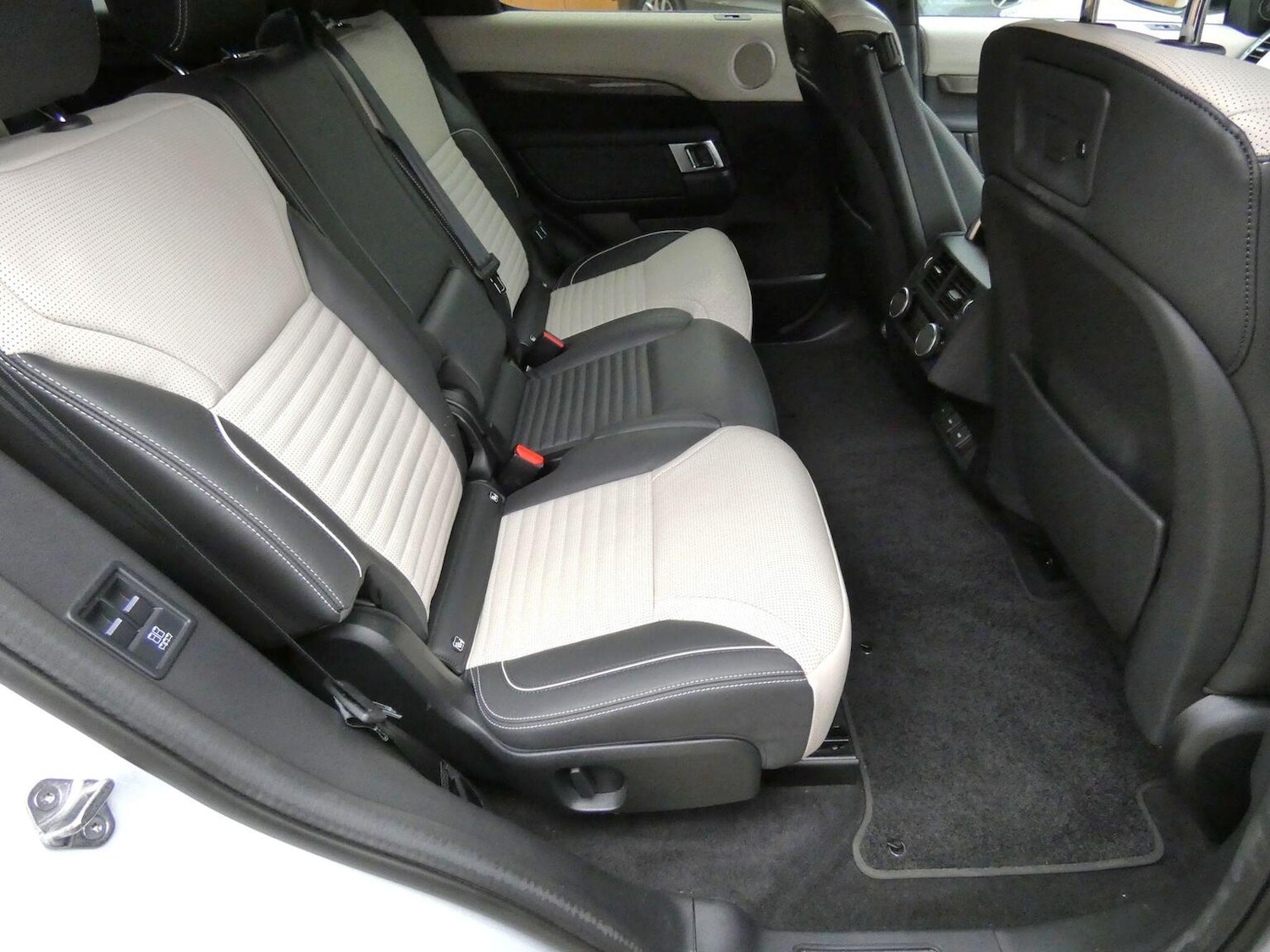 Used Land Rover Discovery 2023 for sale - 77093940: Photo 18