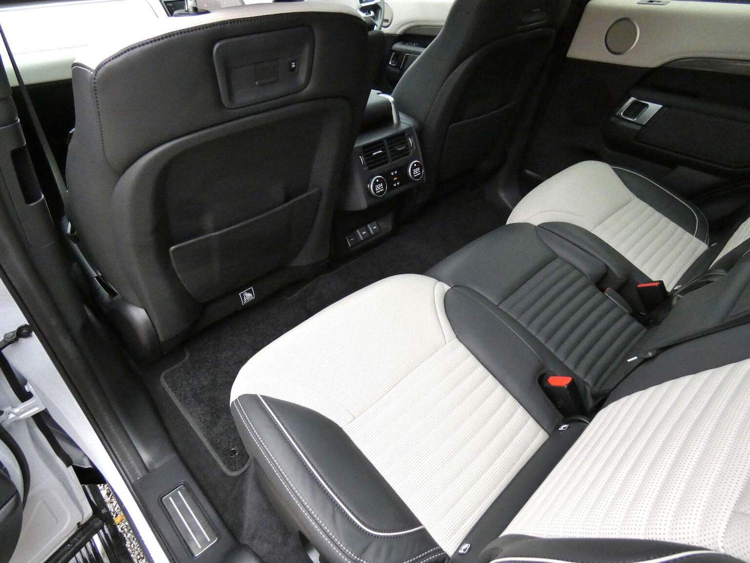 Used Land Rover Discovery 2023 for sale - 77093940: Photo 22